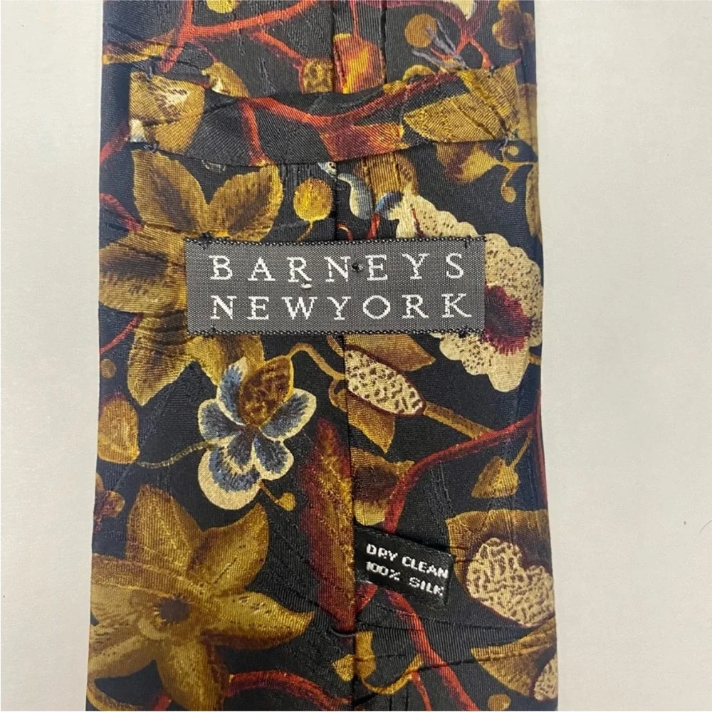 Vintage BARNEY’S NEW YORK Bold Black Floral Abstract All Silk Classic Tie, 3.75”